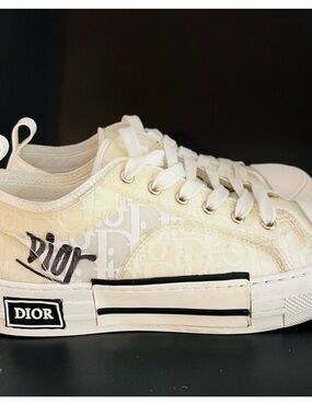 Authentic CHRISTIAN DIOR
B23 Low Top Women's Sneaker Oblique Motif Monogram 39/8